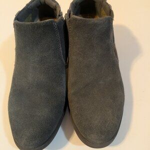 Women's blue ankle booties, size 7